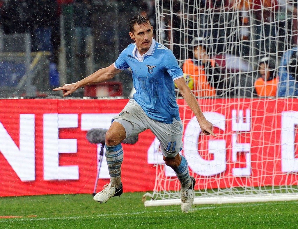 Klose esulta dopo un gol al derby