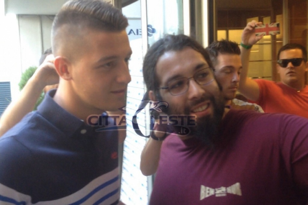 06bcaee3275ae37fc0c9fc45691de8d5.jpg