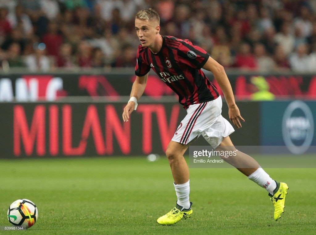 Conti, esterno del Milan