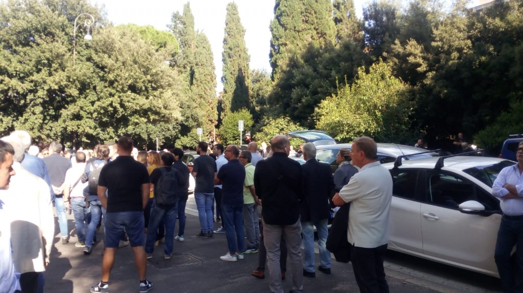 Ecco l'estremo saluto dei laziali a Mario Facco