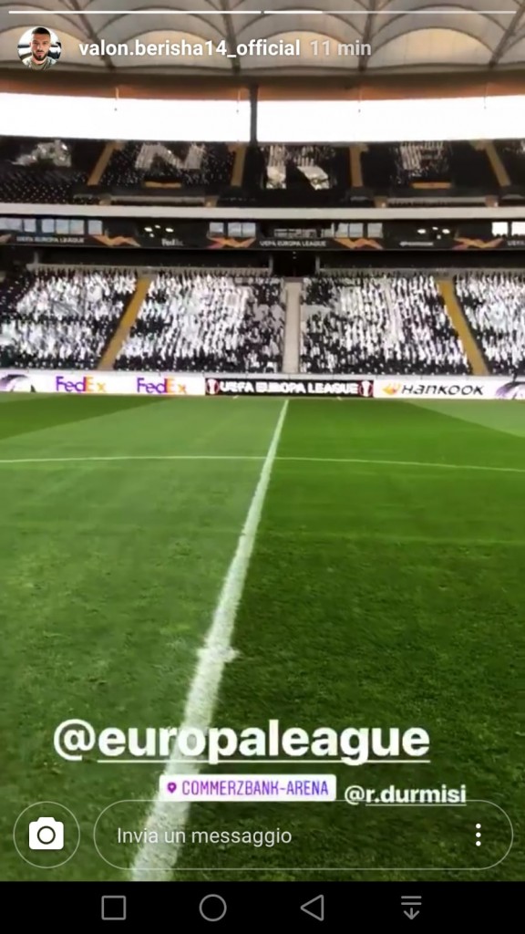 Valon Berisha arriva allo stadio di Francoforte.