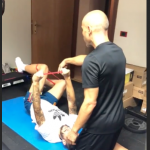 Luis Alberto si allena con il fisioterapista del Liverpool