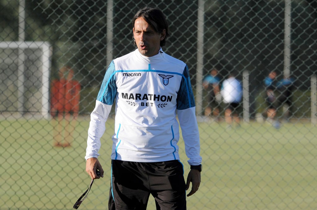 Simone Inzaghi gestisce l'allenamento a Formello.