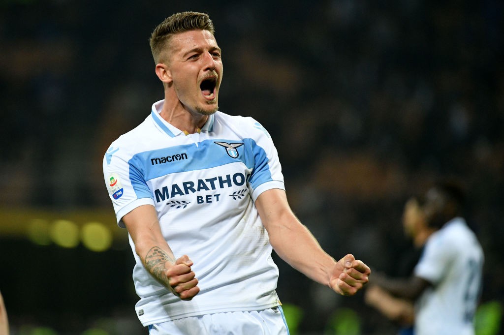 Sergej Milinkovic-Savic esulta dopo il gol contro l'Inter