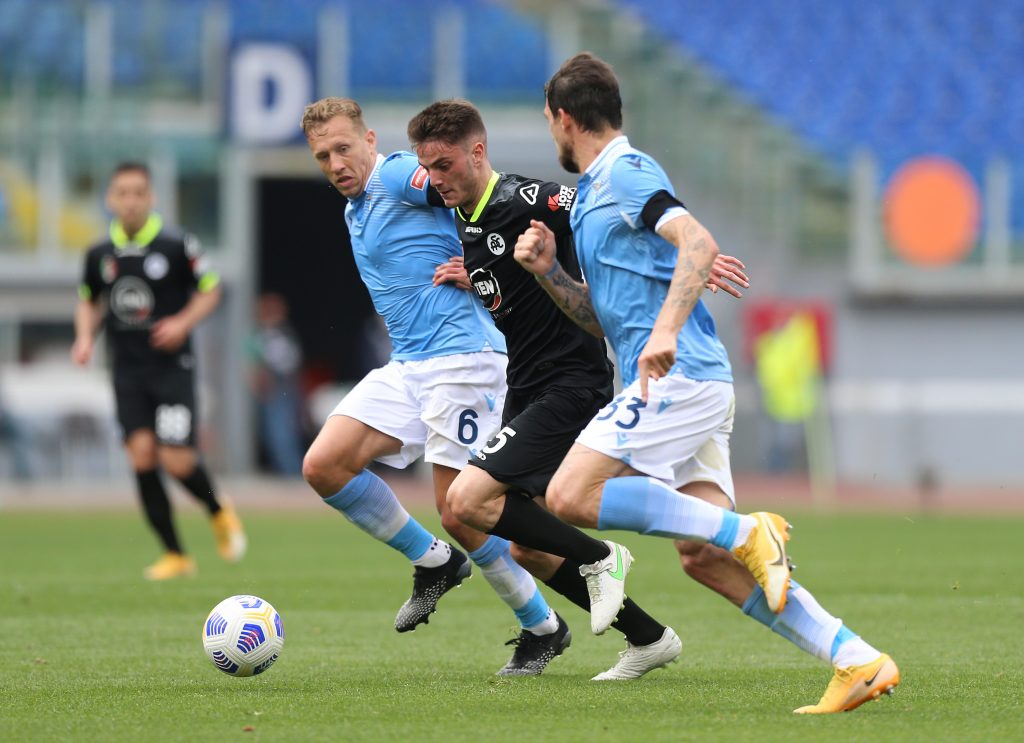 Acerbi in azione contro lo Spezia
