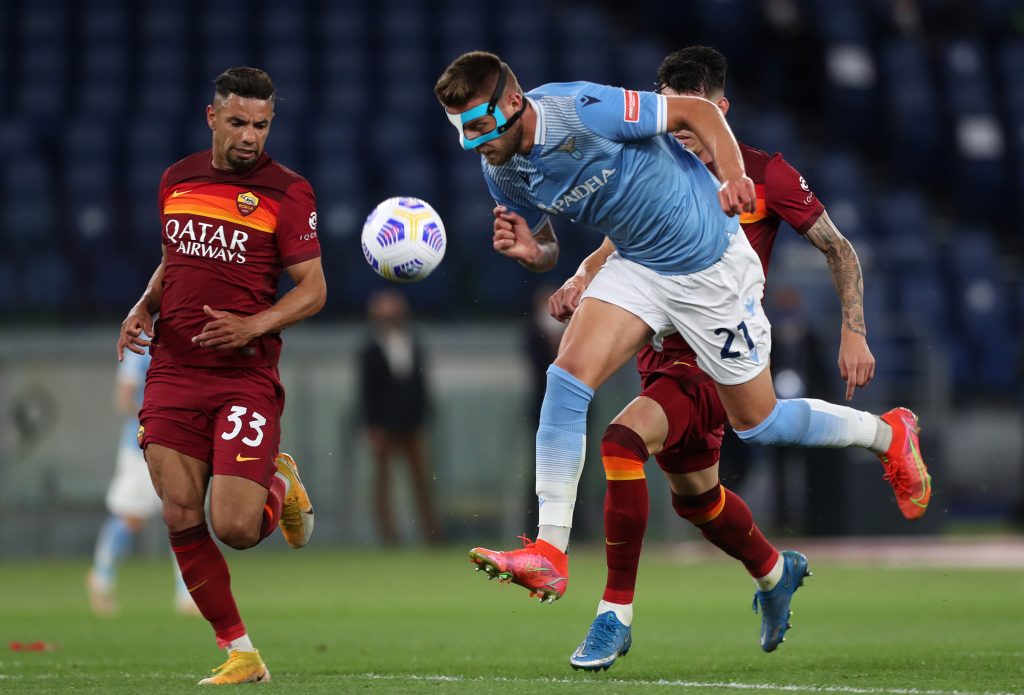 Sergej Milinkovic-Savic nel derby contro la Roma