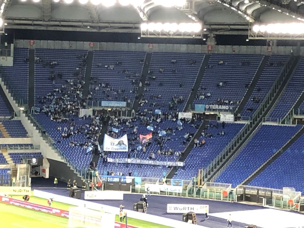 striscione immobile