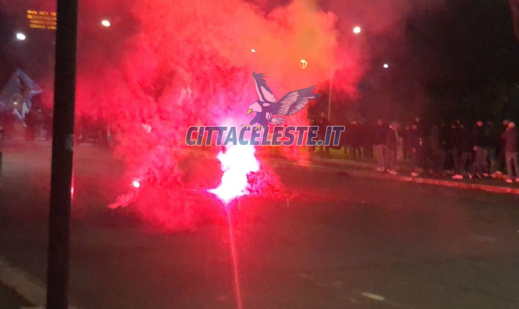 Fumogeni a Piazza della Libertà