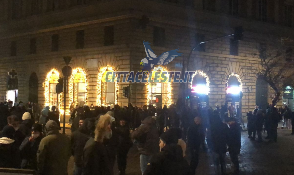 Tifosi della Lazio a Piazza della Libertà