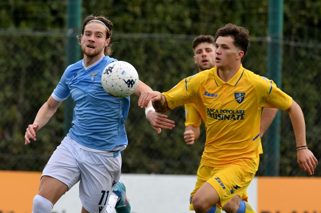 Alessio Maestrelli contrasta Etienne Tare