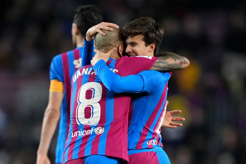 Riqui Puig esulta con Dani Alvers