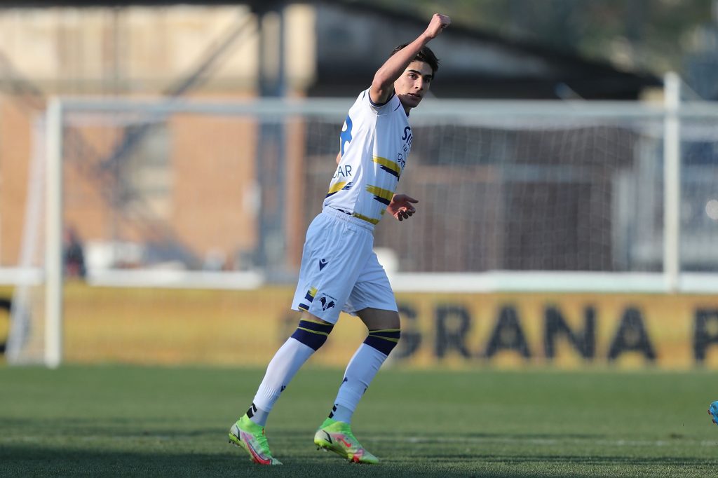 Matteo Cancellieri esulta dopo il suo primo gol in Serie A