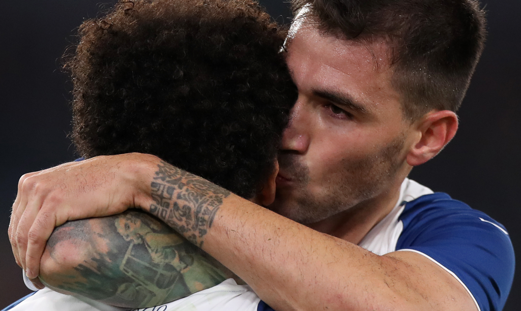 Romagnoli bacia Felipe
