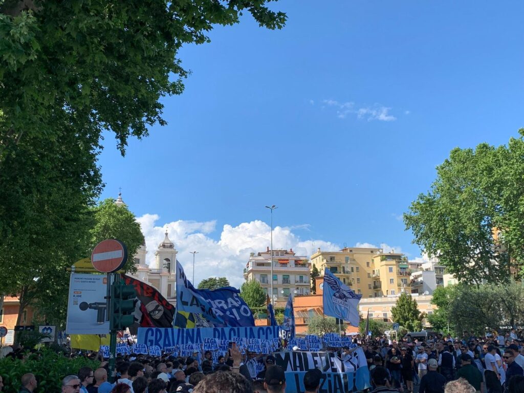 Contestazione dei tifosi della Lazio a Ponte Milvio