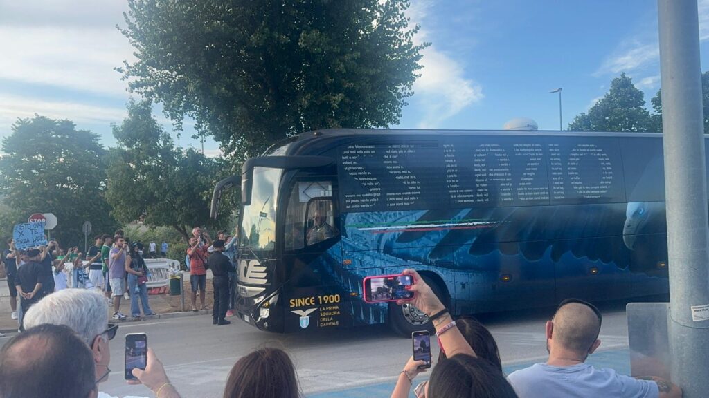 Arrivo della squadra biancoceleste allo Stadio Benito Stirpe