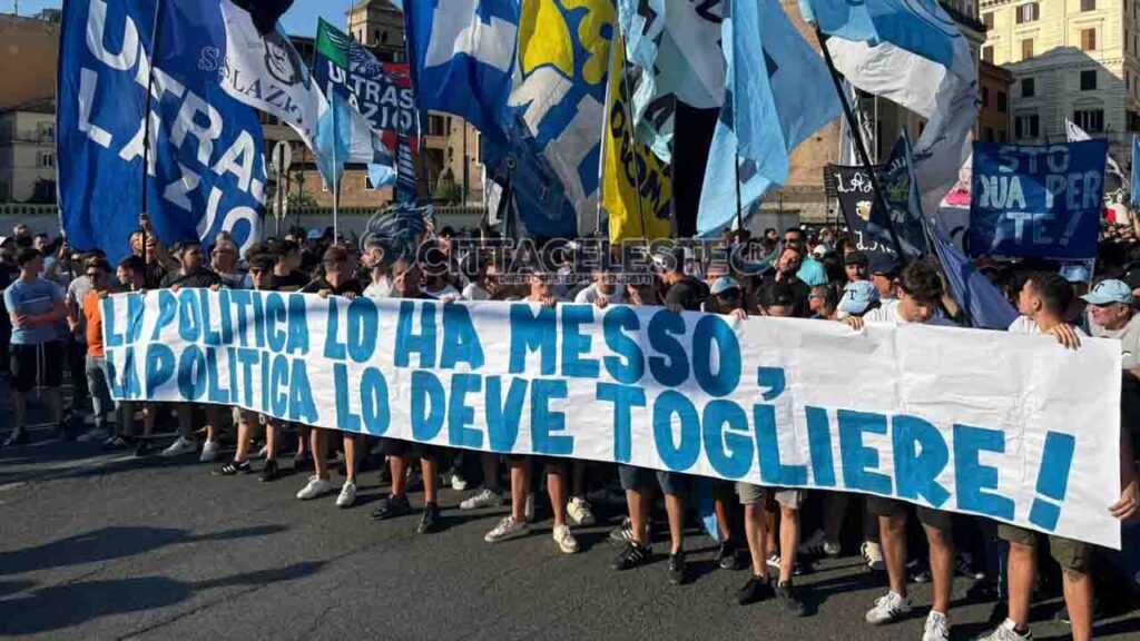 Striscione contro Lotito