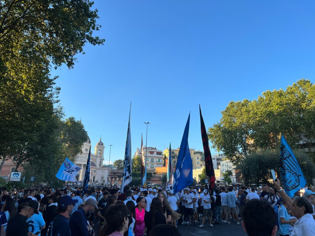 I tifosi biancocelesti a Ponte Milvio